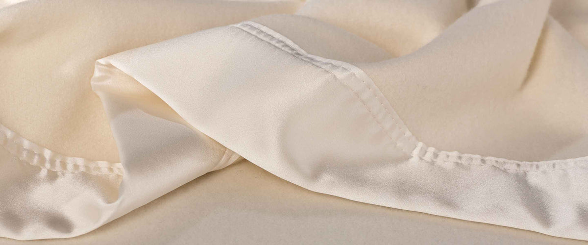 Finest luxury cashmere and cashmere-blend blankets and bed throws, light and warm and sumptuously soft in a range of colours