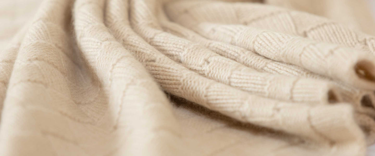 Cashmere blend and pure cashmere throws at fantastic prices. Very best quality; super soft in an array of stunning colours