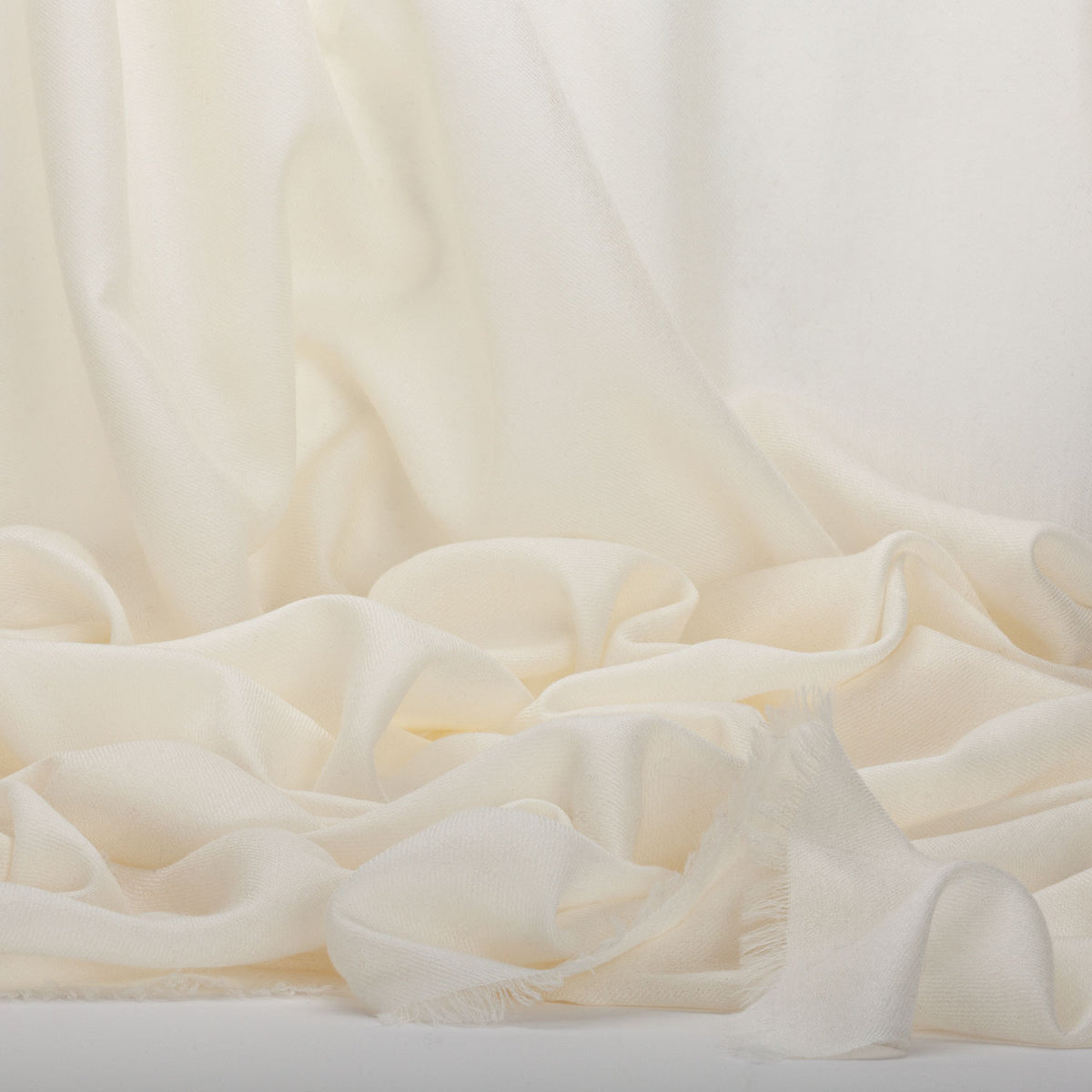 Lightweight Fine Wool Shawl Ivory (Second)