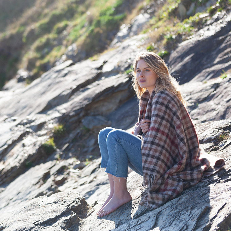 100% pure new wool medium weight throw in warm tones of brown and russet checks top-quality, warm and cosy 