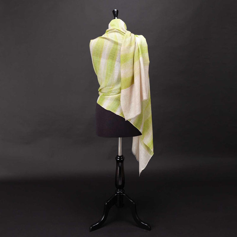 Hand-crafted 100% cashmere pashmina classic design green & beige on a neutral background finest-quality super-soft shawl