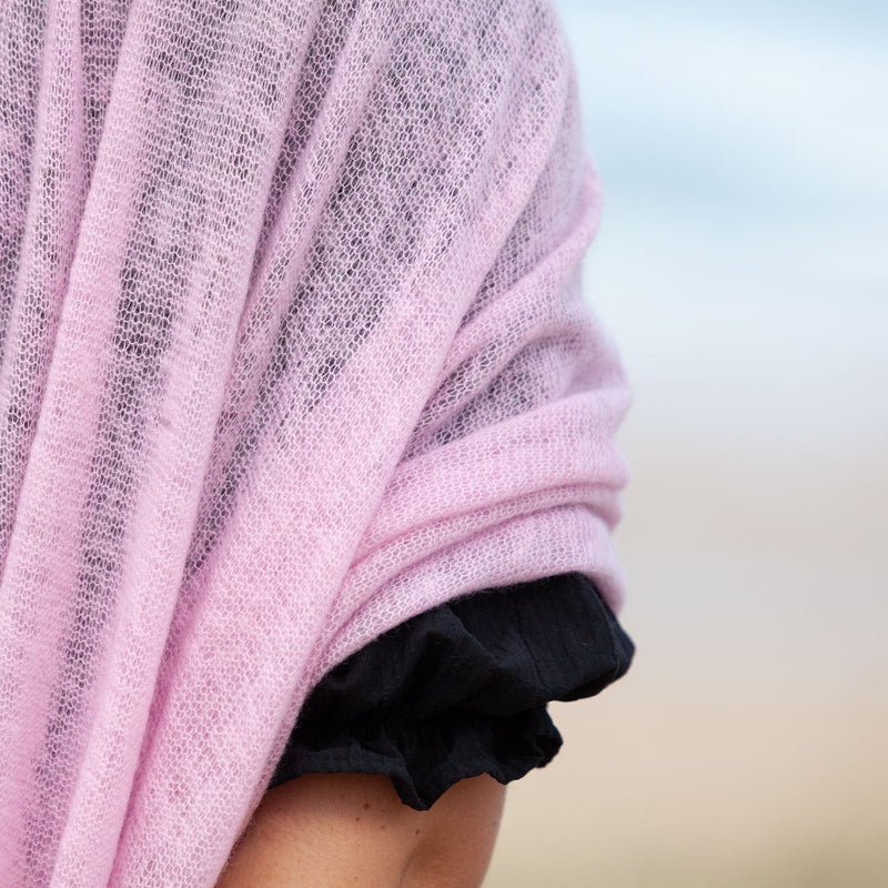100% soft knitted cashmere stole in pale pink with short scallop fringe unique design lightweight & warm top-quality