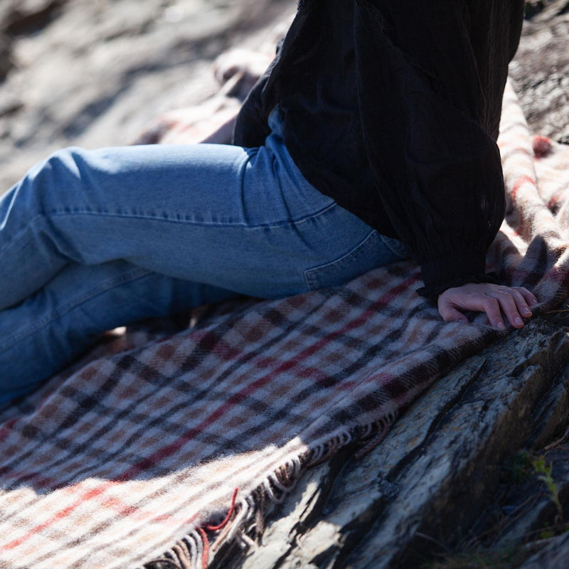 100% pure new wool medium weight throw in warm tones of brown and russet checks top-quality, warm and cosy 
