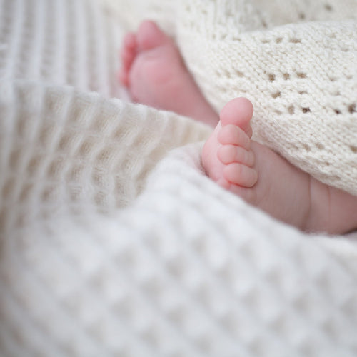 Super-soft cream lambswool waffle baby blanket with matching stitched edging cosy & perfect for all seasons top-quality