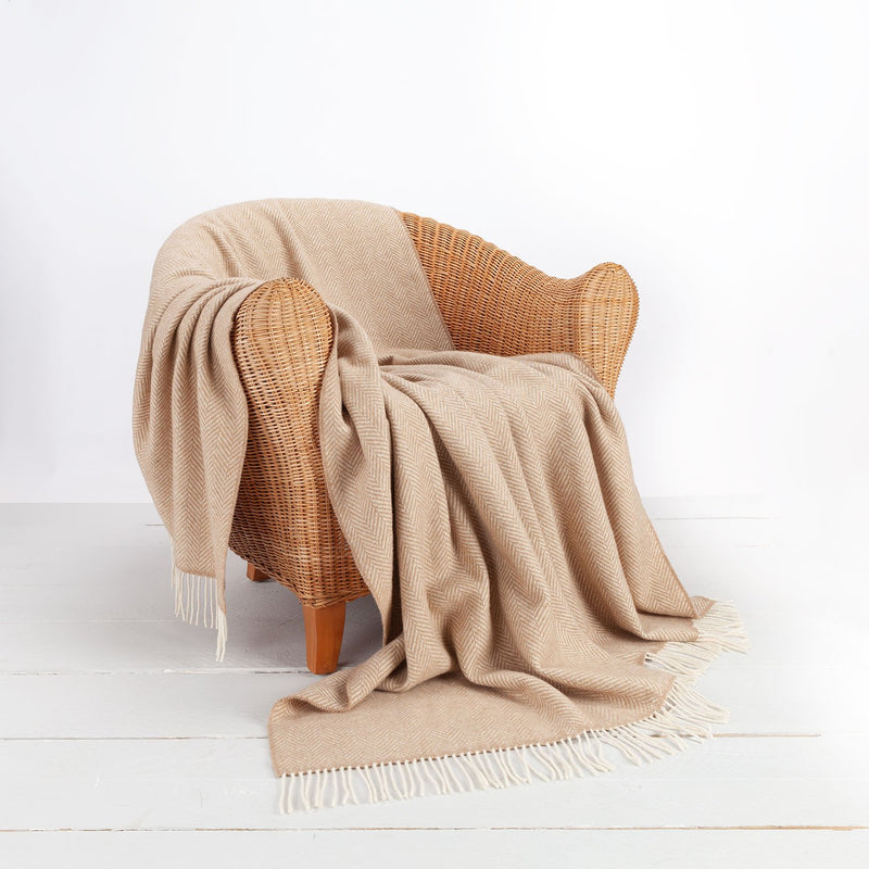 Merino-cashmere blend throw super-soft warm & cosy neutral beige & cream herringbone pattern top-quality luxury throw