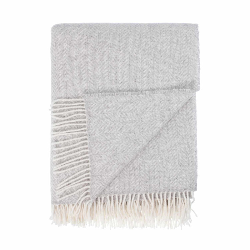 Merino-cashmere blend throw super-soft warm & cosy light grey & cream herringbone pattern top-quality By The Wool Company