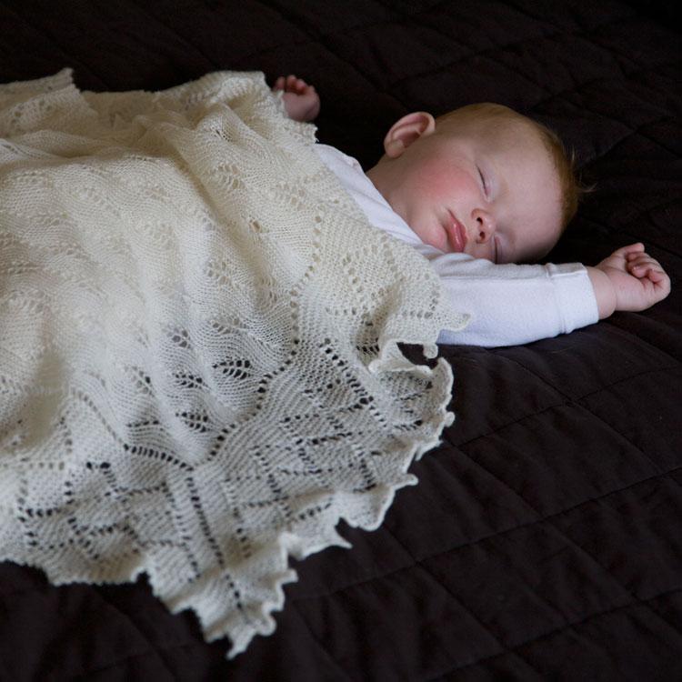 100% soft Merino lambswool natural cream traditional design scalloped edge baby shawl large size made in England top-quality 