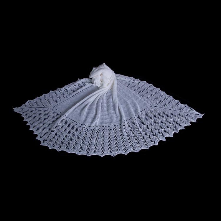 Super-soft Merino lambswool & cotton bland off white traditional design scalloped edge baby shawl made in England top-quality